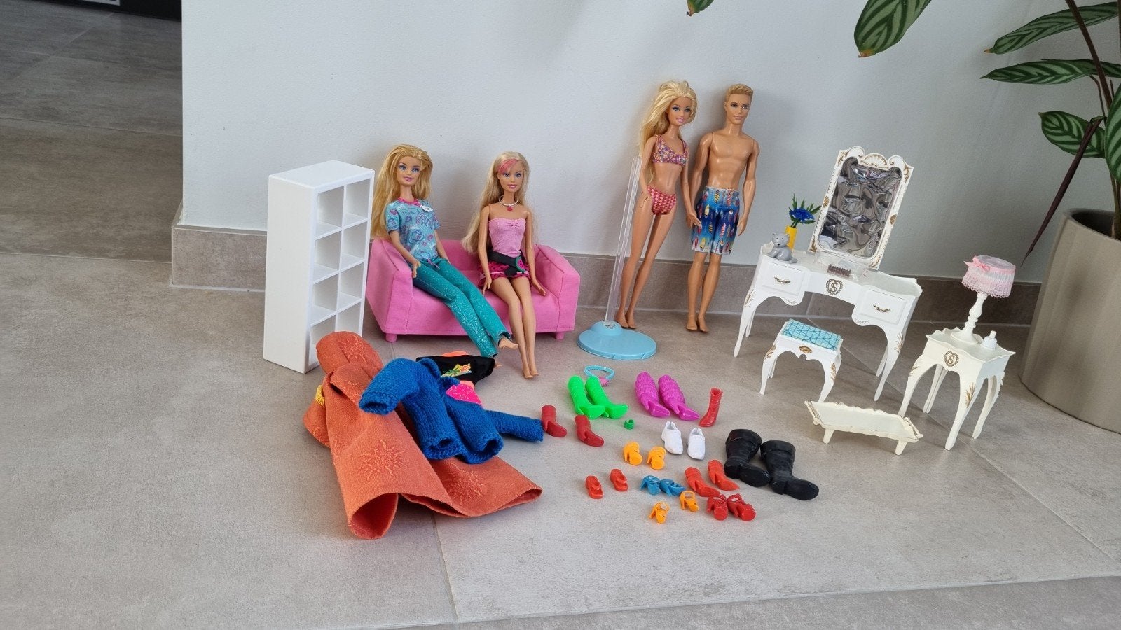 Barbies et accessoires, y compris les meubles Sindy Vintage, Enlèvement