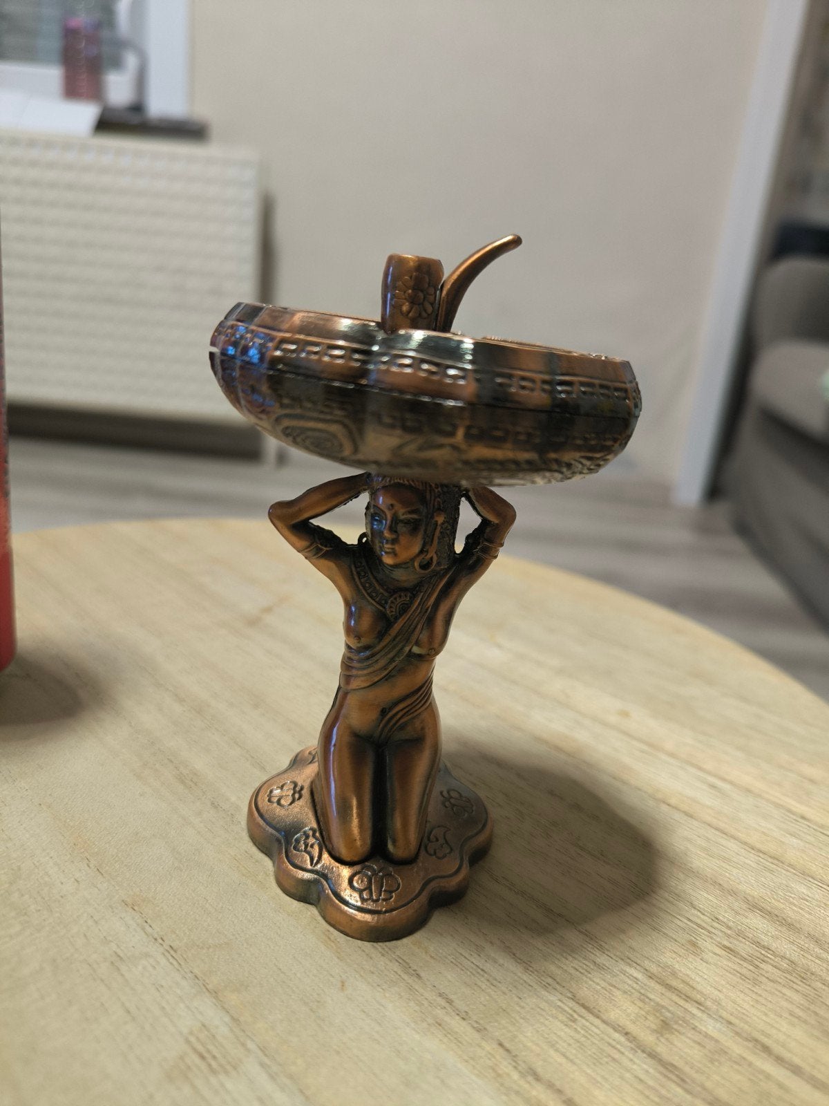 Cendrier briquet de table vintage Femme drapée métal cuivré, Enlèvement ou Envoi