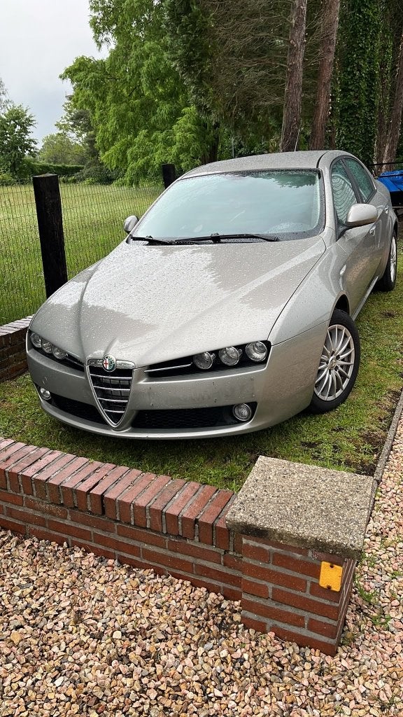 Alfa Romeo 159 jtdm ( versnellingsbak defect ), Voorwielaandrijving, Beige, Leder, Particulier