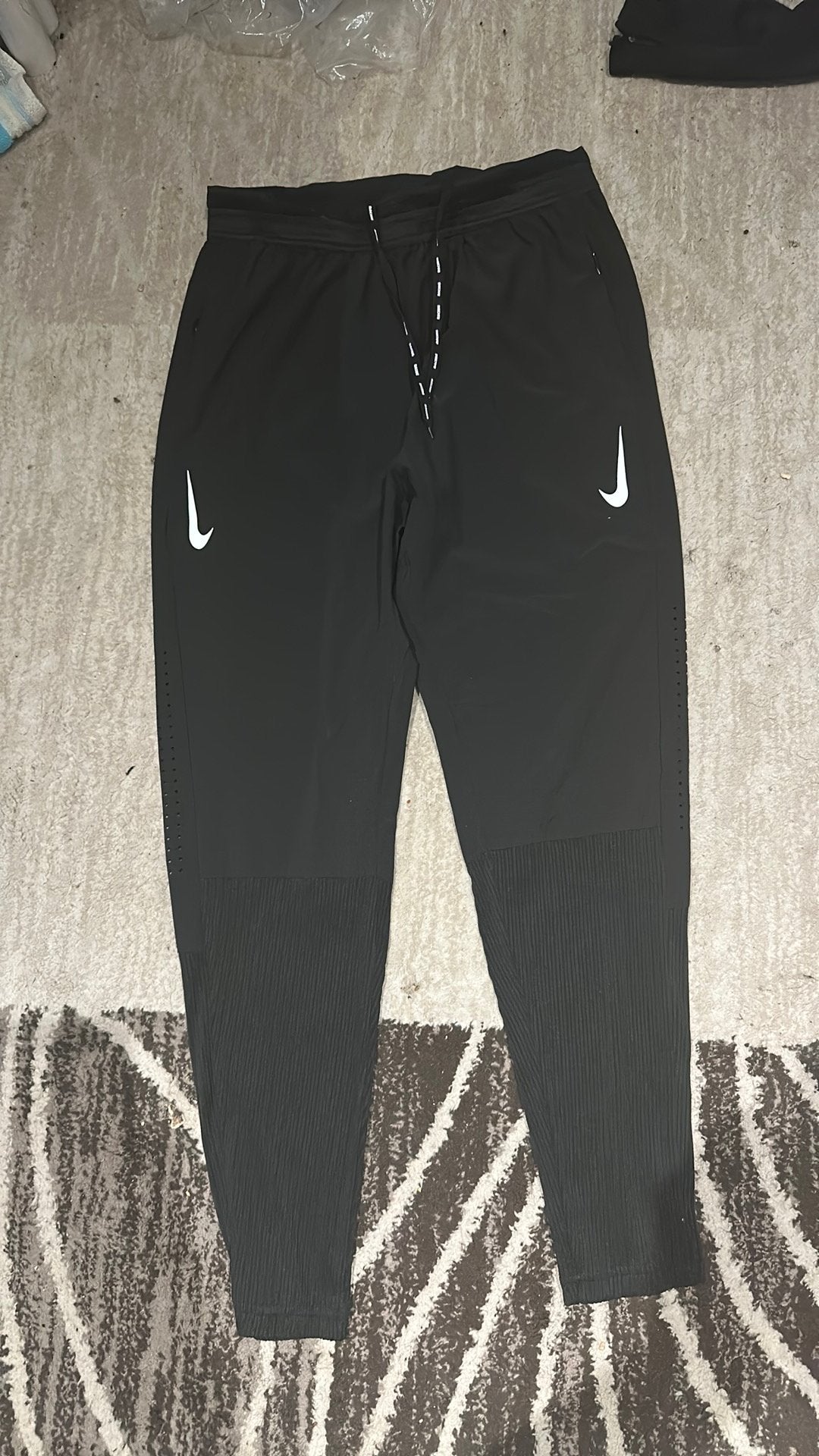 Nike Aeroswift, Ophalen