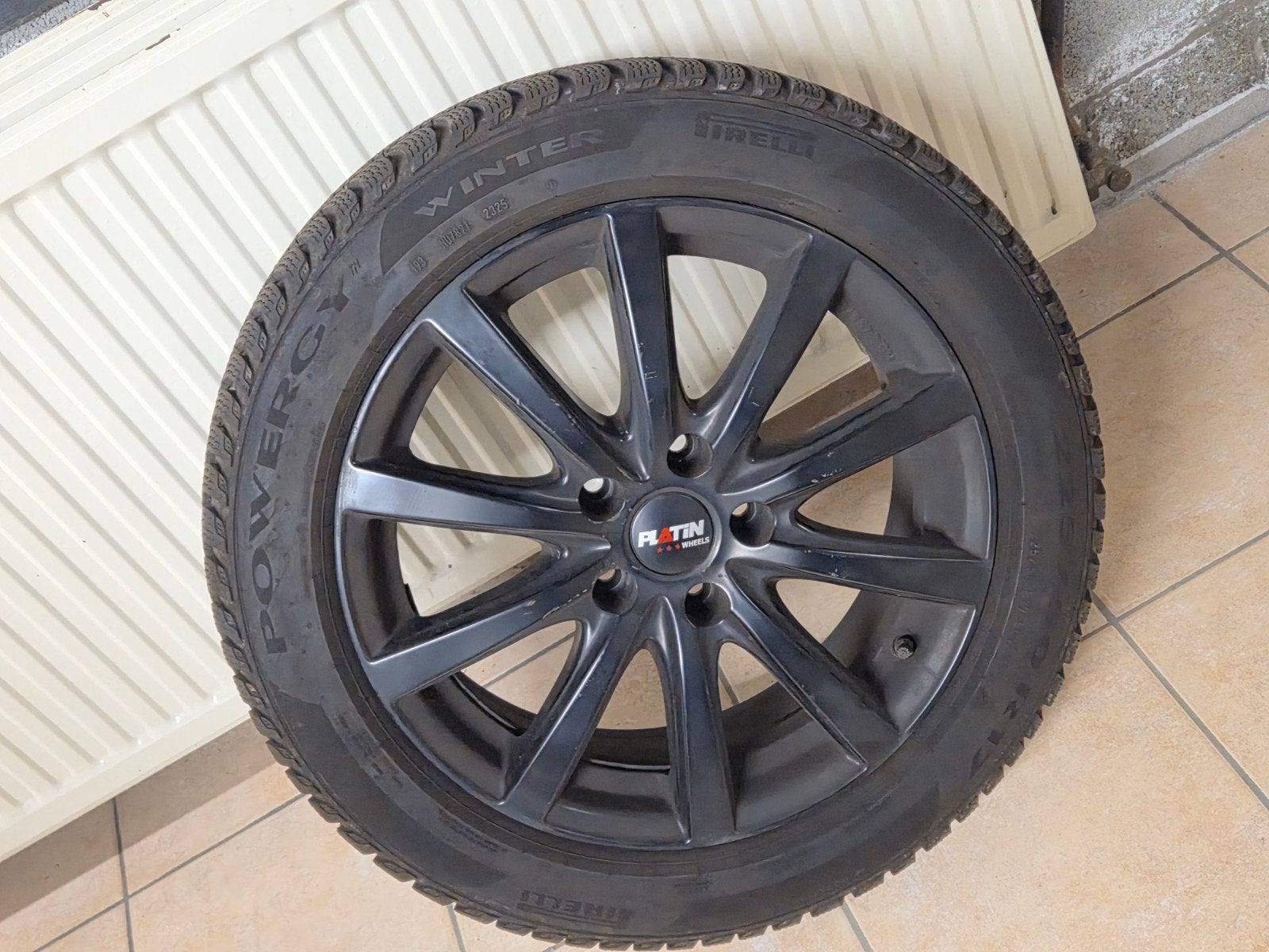 Winterbanden pirelli op zwarte aluminium velgen, Pneus et Jantes, Pneus hiver, Véhicule de tourisme, 17 pouces