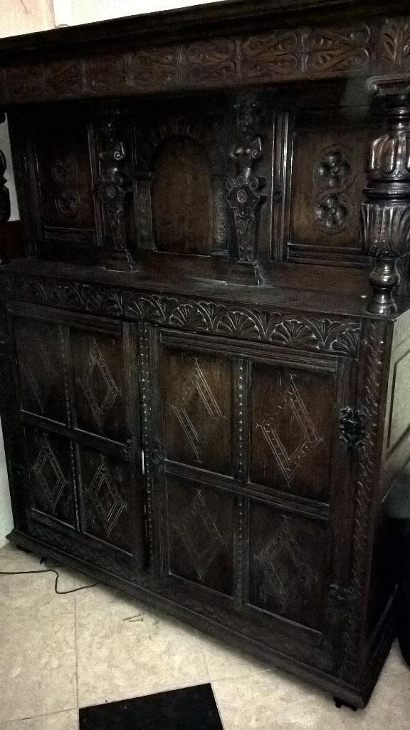 Antiek gesculpteerde kast, Ophalen