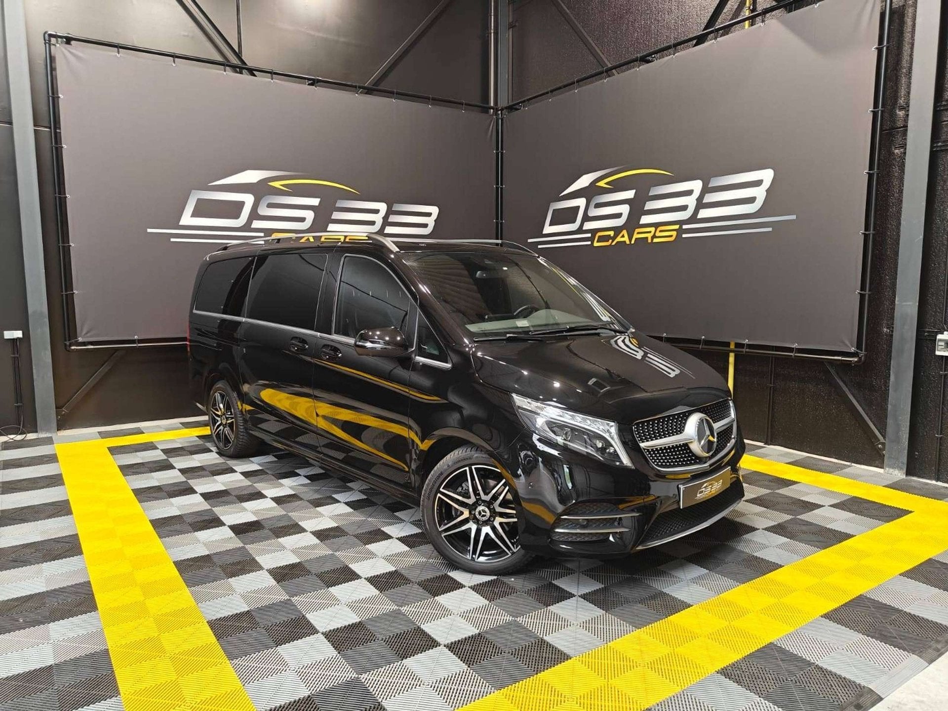 Mercedes-Benz V 300 d AMG 5-zit/AIR/ElekDeuren/360/Trekhaak/, Auto's, Automaat, Dealer onderhouden, 239 pk, 4 cilinders