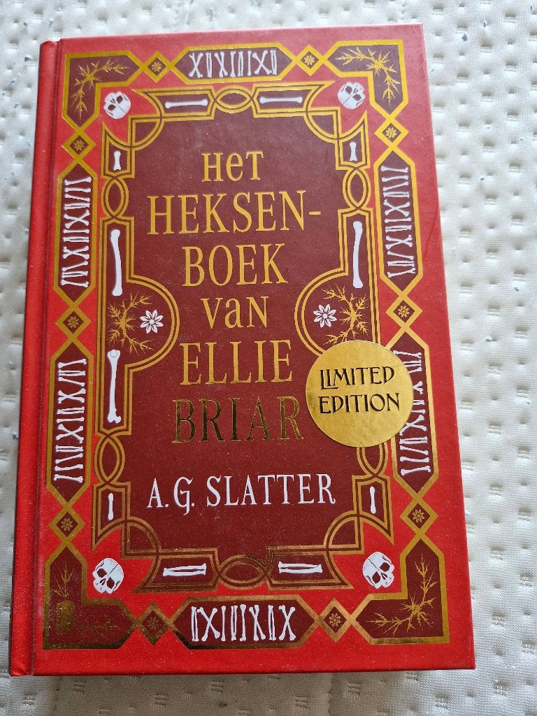 Het heksenboek van Ellie, Ophalen, Nieuw