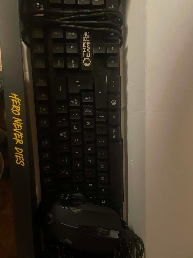 clavier plus souris, Enlèvement ou Envoi, Comme neuf