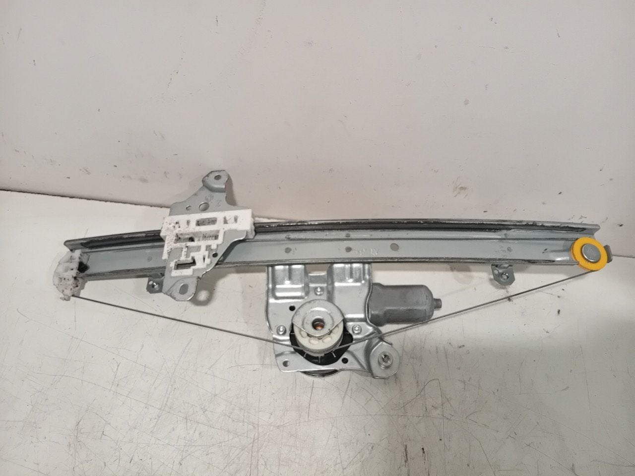 Raammechaniek elektrisch rechts voor Nissan Micra, Onderdelen@venauto.nl, Van der Ven Autorecycling B.V., Gebruikt, Ettenseweg 76, 4706 PB Roosendaal, The Netherlands