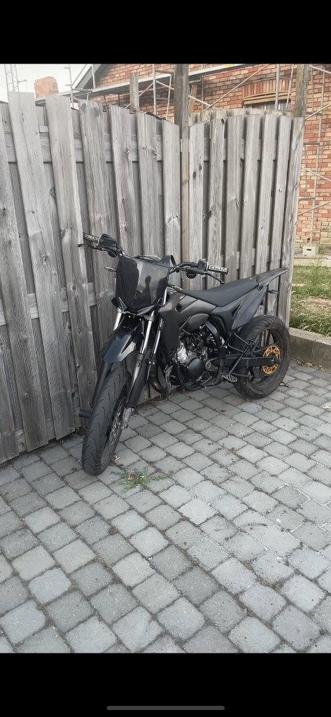Sherco sm 2024, Fietsen en Brommers, Ophalen, 6 versnellingen, 49 cc, Klasse B (45 km/u)