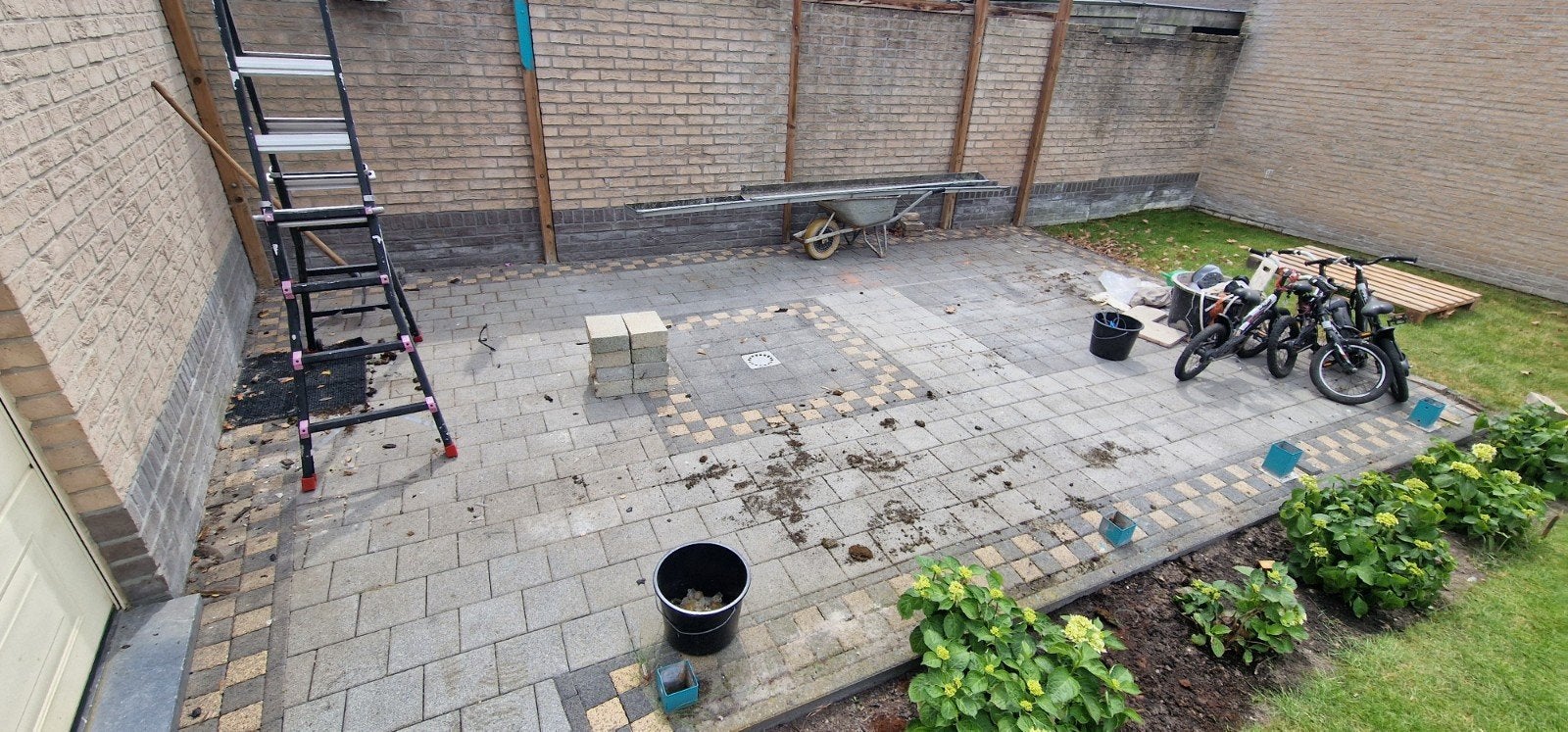Gratis partij klinkers af te halen!!, Enlèvement, Briques