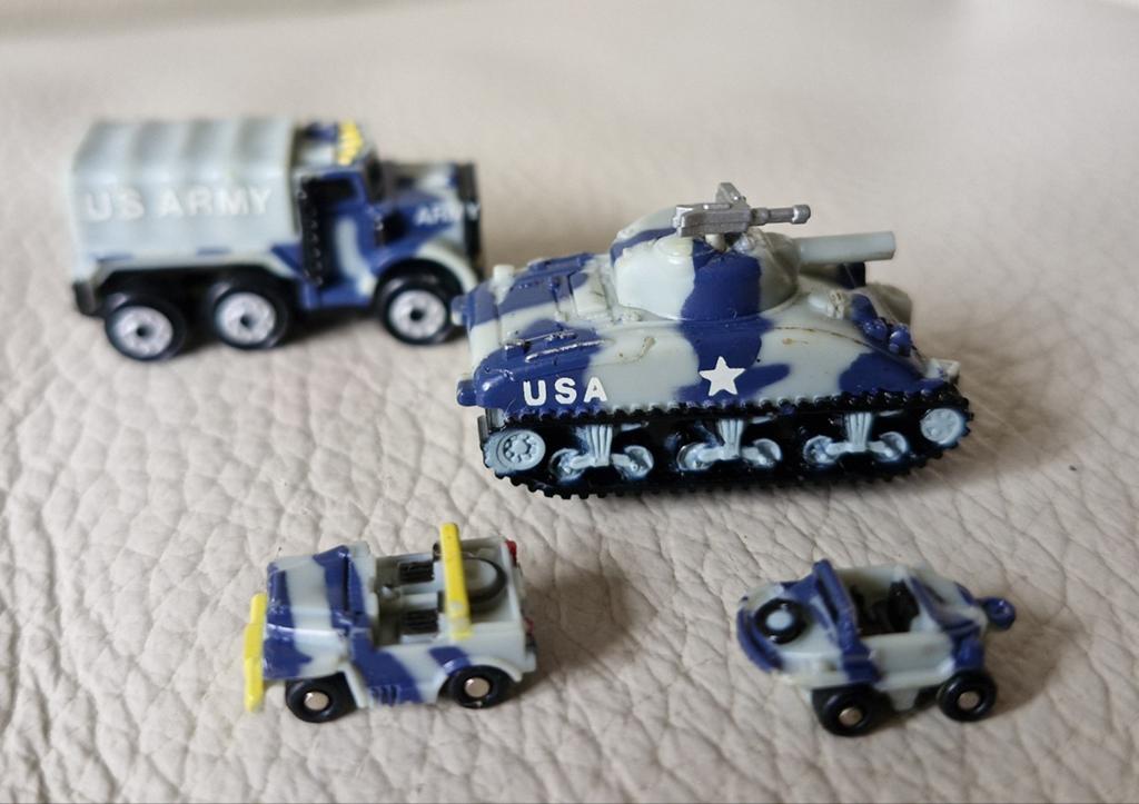 4 Micro machines Usa army
Galloob 1989
Leger auto en tank, Antiek en Kunst, Ophalen of Verzenden