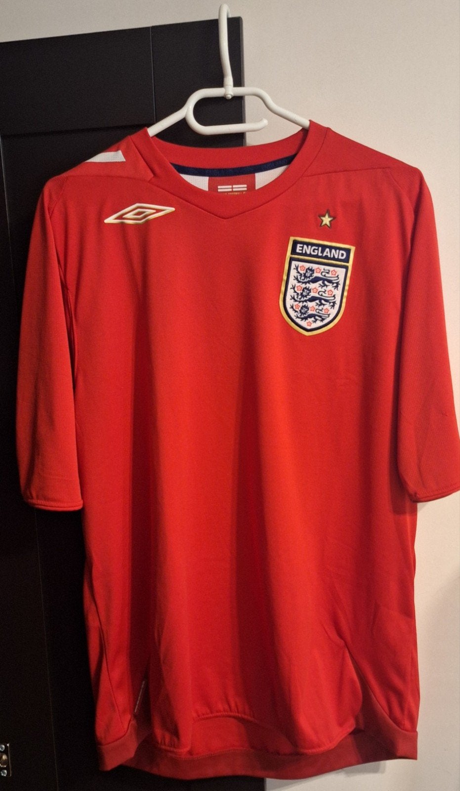 Maillot rouge England Away 2006 (Umbro), taille L, Taille L, Enlèvement ou Envoi, Comme neuf, Maillot