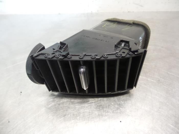 Grille aération tableau de bord d'un Toyota Prius (Prius 04, -, Toyota, Utilisé, -