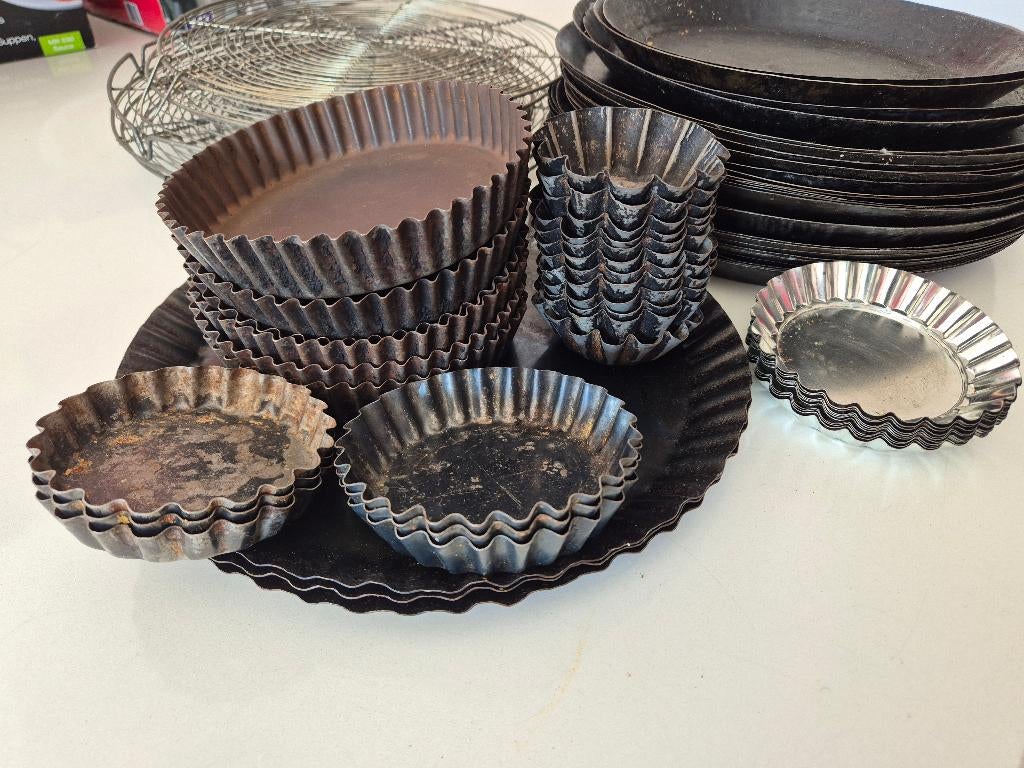 Lot de moules à tarte et grilles ( claies ), Ophalen, Gebruikt, Bakkerij en Slagerij