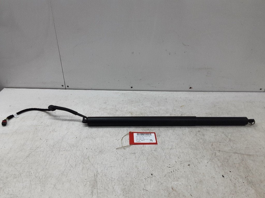 VERIN A GAZ Audi RS 3 Sportback (8YA) (01-2021/-), Auto-Union-Straße  1,
85057  Ingolstadt, DE, Info@audi.de, Audi, Utilisé