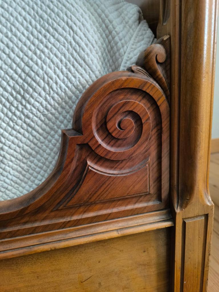 Eiken antieke bed met nachtkastje, Antiek en Kunst, Ophalen