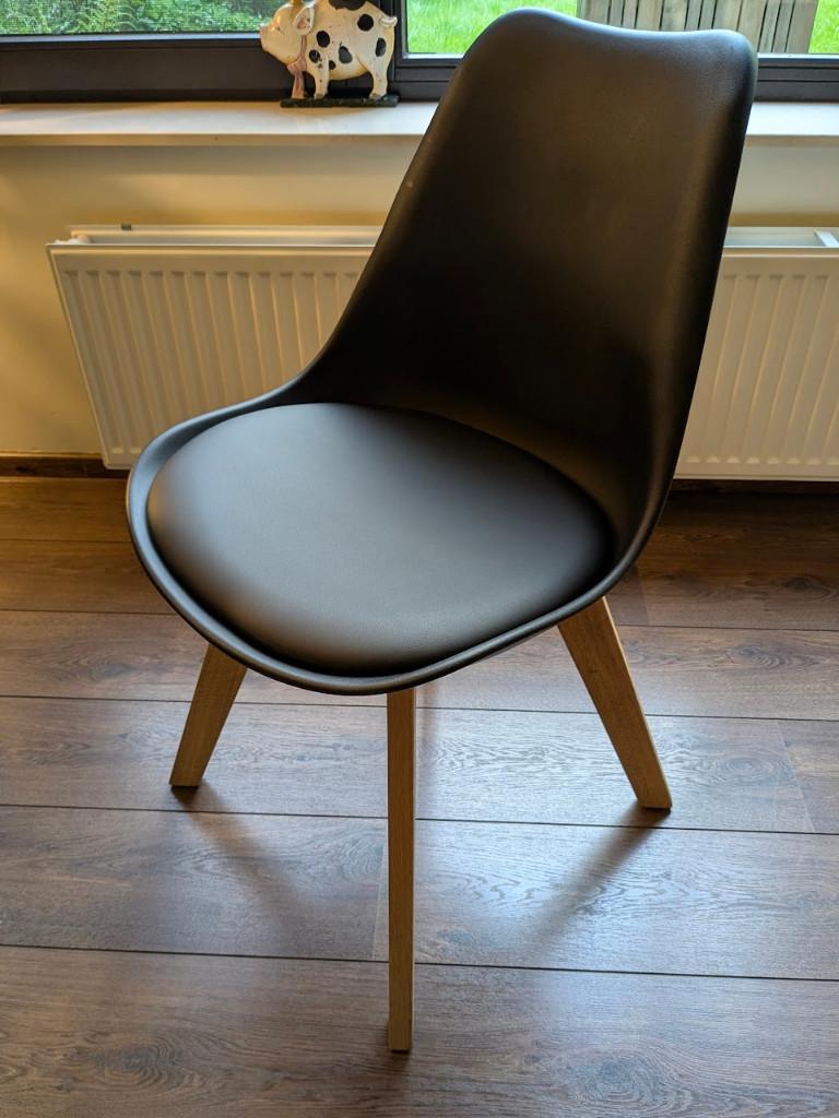4 houten stoelen met gegoten plastic zitting, Huis en Inrichting, Stoelen, Gebruikt, Zwart, Vier, Moderne