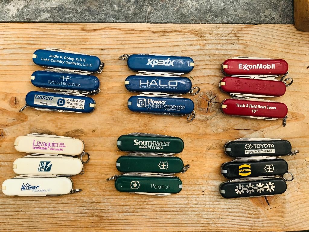 Set de 3 Victorinox Classic SD 58 mm rouge bleu noir Suisse, Enlèvement ou Envoi, Utilisé