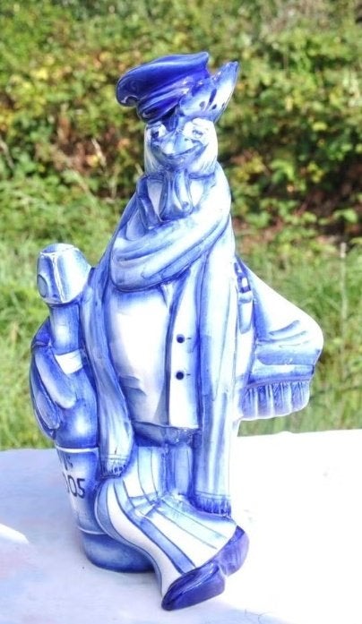 (D) carafe en faïence coq vêtement blanc et bleu signé HP, Enlèvement ou Envoi