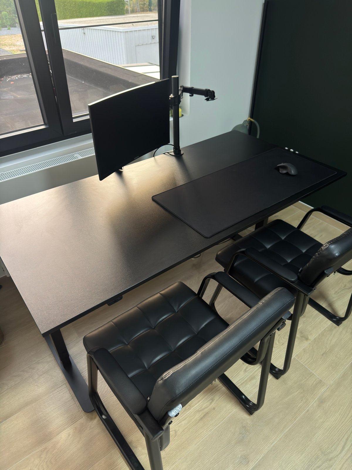Elektrische zit en sta-bureau + stoelen, Ophalen, Zo goed als nieuw