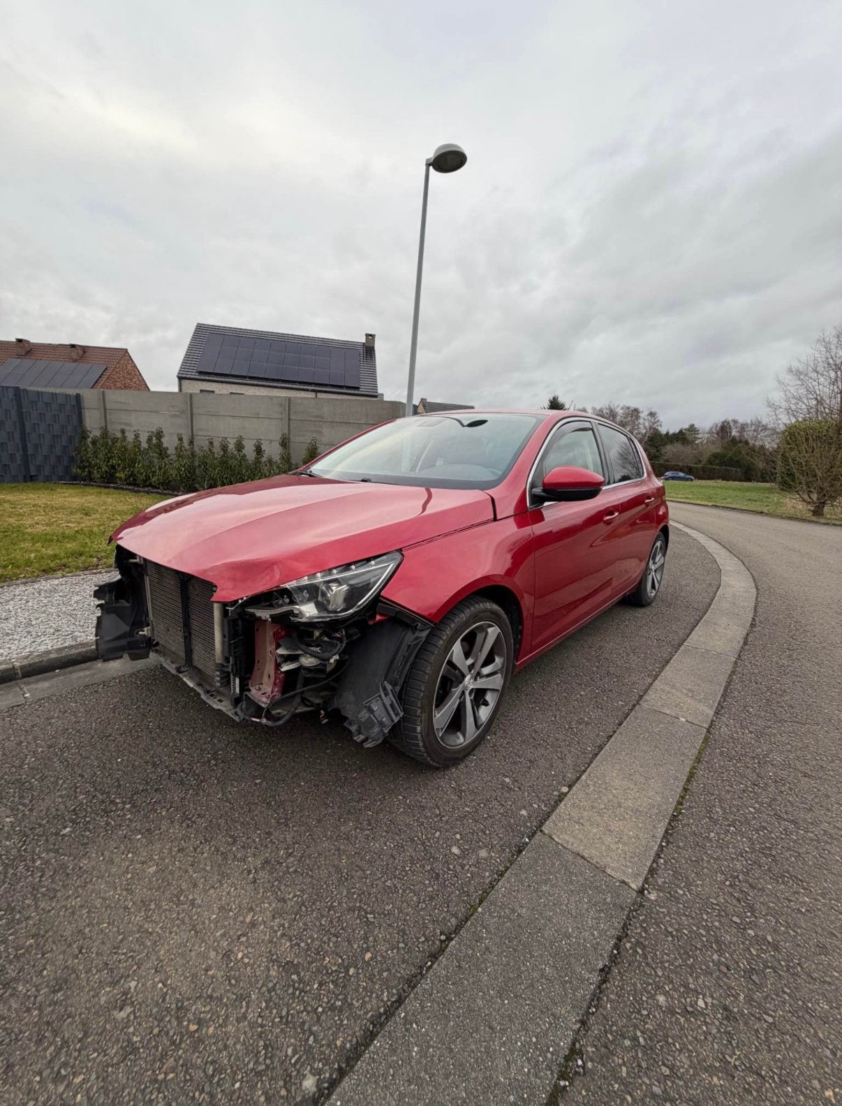 308 accidenté leger rien de plier, Rouge, Achat, Boîte manuelle, Alcantara