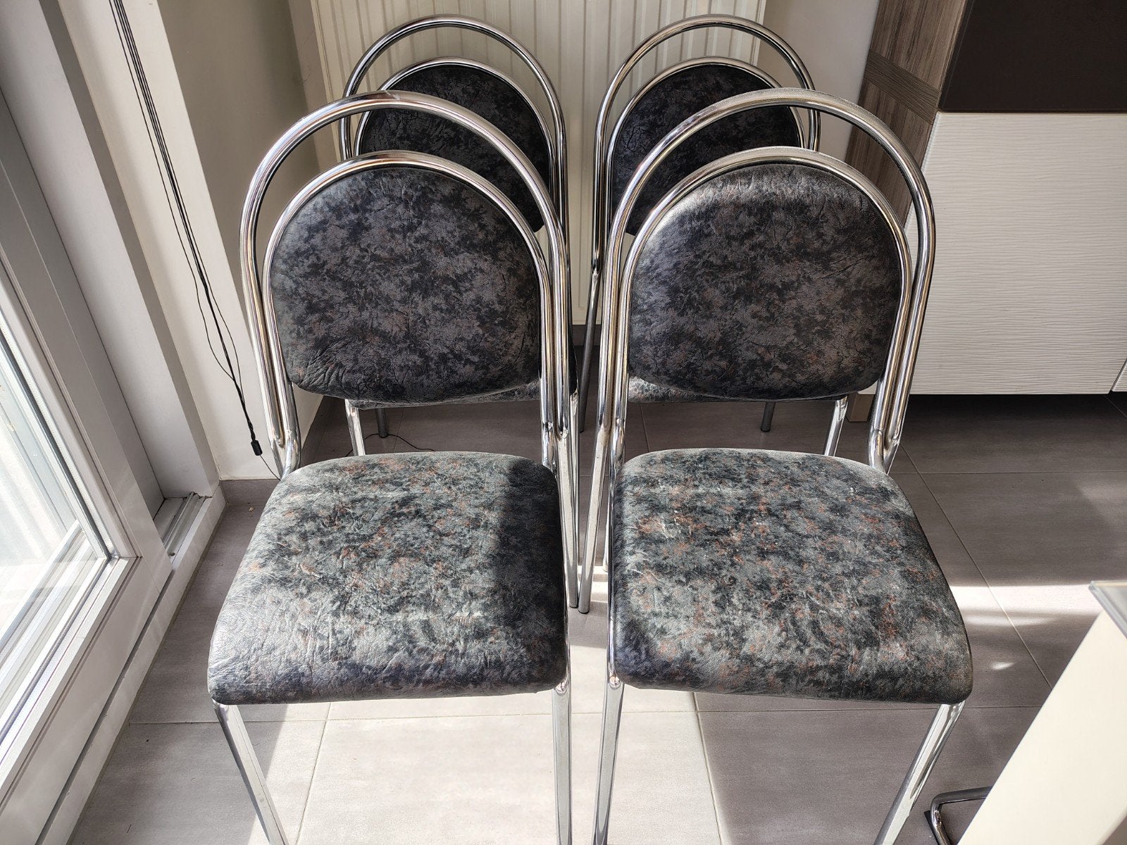 4 stevige keukenstoelen, Ophalen, Kunststof, Zwart, Zo goed als nieuw