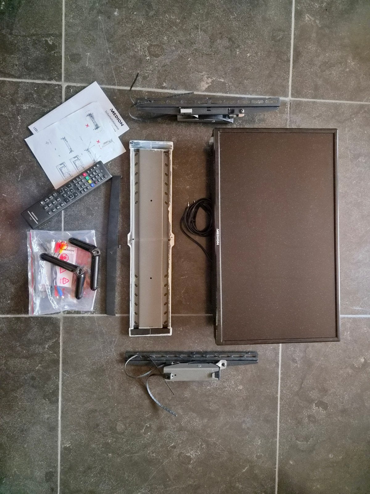 Medion 24" TV met dvd-speler + muurbeugel, Ophalen, LED