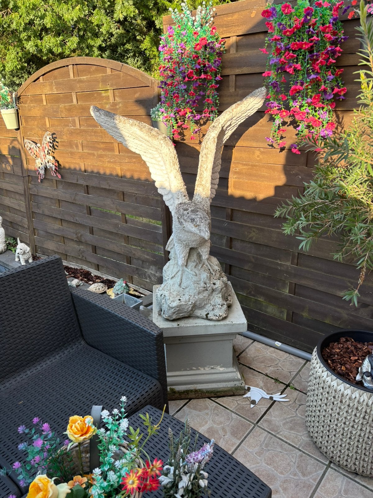 À vendre aigle, avec socle en pierre, Jardin & Terrasse, Enlèvement, Comme neuf, Pierre