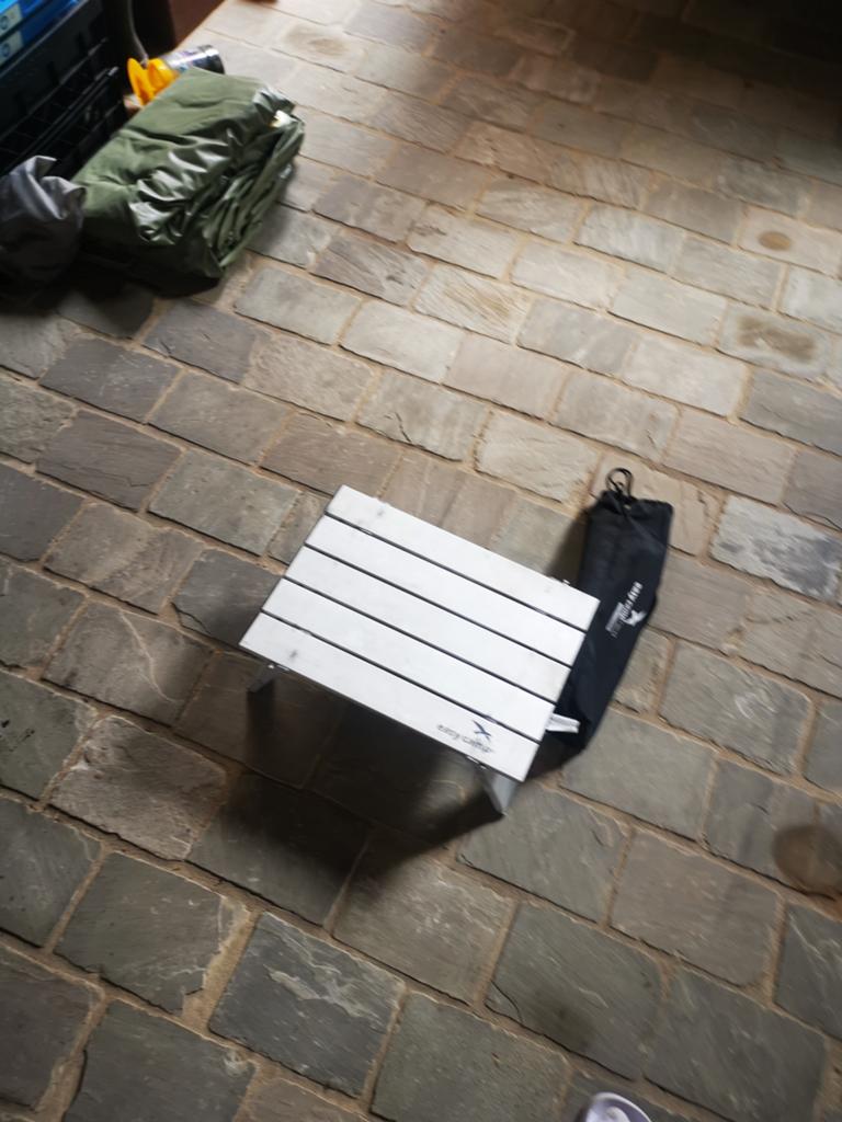 Compacte super licht campingtafeltje, Tuin en Terras, Ophalen, Gebruikt, Aluminium, Inklapbaar