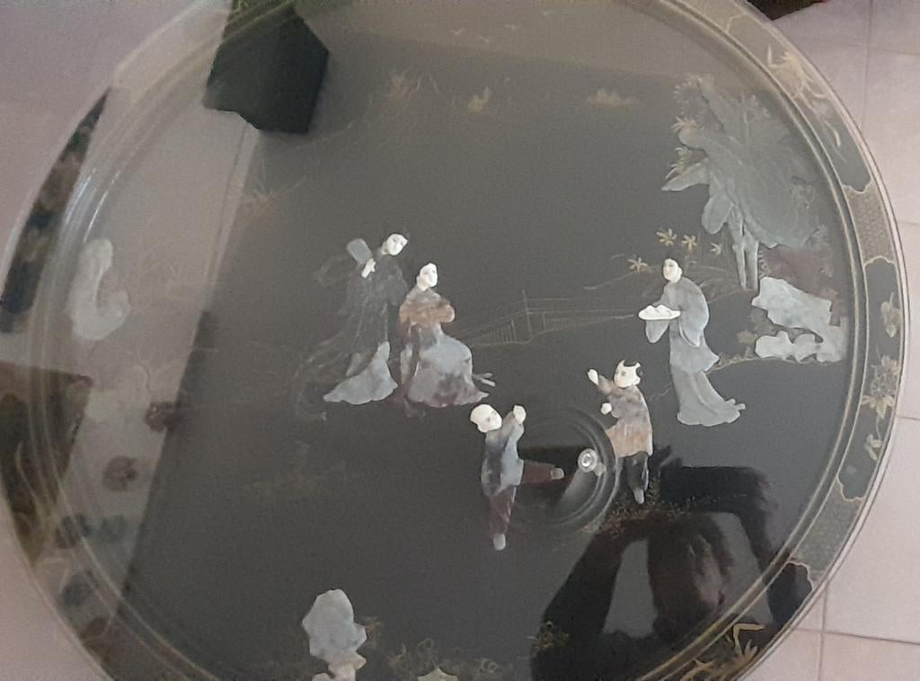 Chinese salontafel met ingelegde figuren, Ophalen