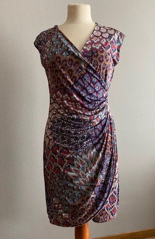 Kleurrijke jurk Julie Mode maat S/M - NIEUW, Vêtements | Femmes, Neuf, Taille 38/40 (M), Julie Mode, Envoi