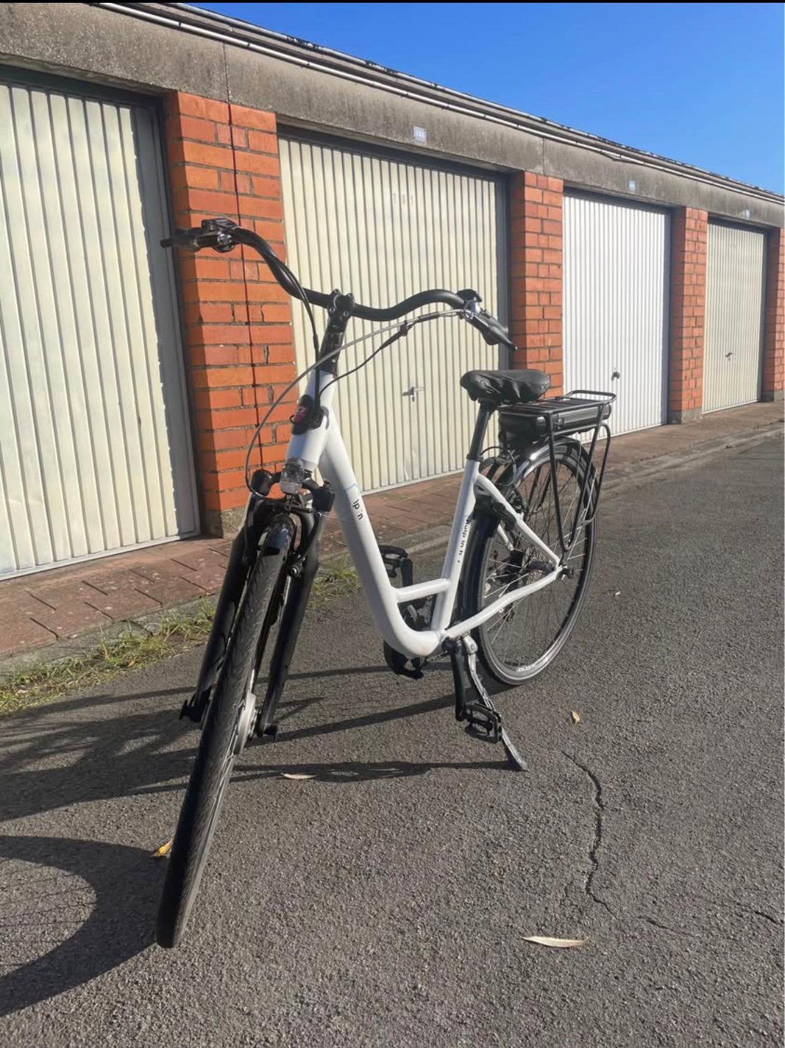 Elektrische damensfiets, Fietsen en Brommers, Elektrische fietsen, Ophalen of Verzenden, Zo goed als nieuw