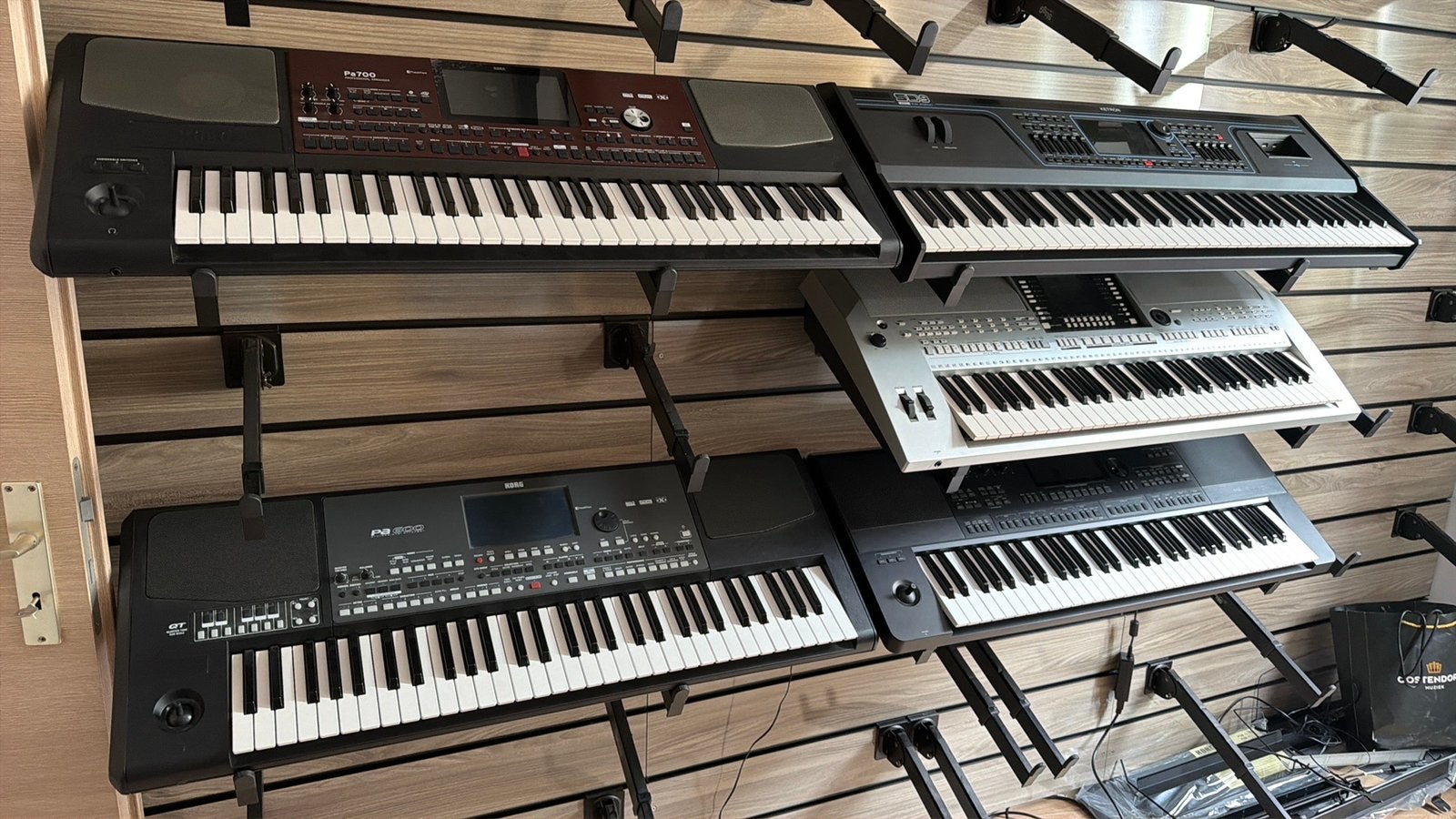Verschillende keyboards Met Garantie, Ophalen, Zo goed als nieuw, Korg, Midi-aansluiting