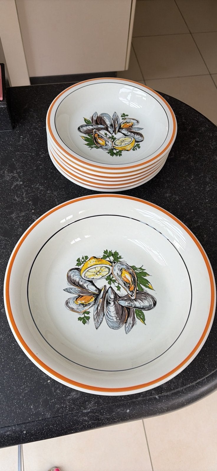 Service à moules, Maison & Meubles, Assiettes(s), Comme neuf, Enlèvement, Classique