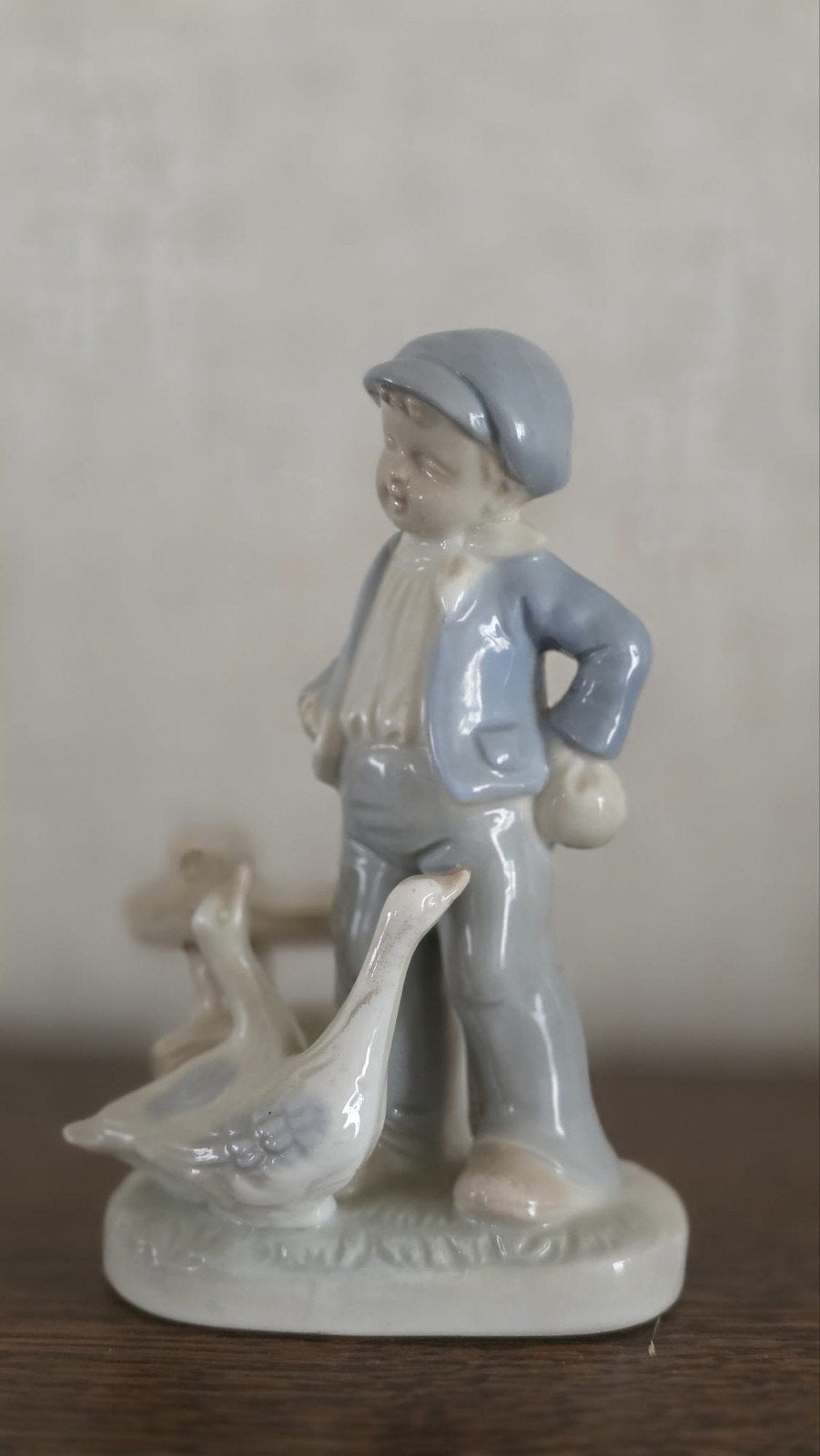 Bornfjord Porseleinen beeldje - jongen met ganzen, Collections, Enlèvement ou Envoi, Comme neuf, Humain