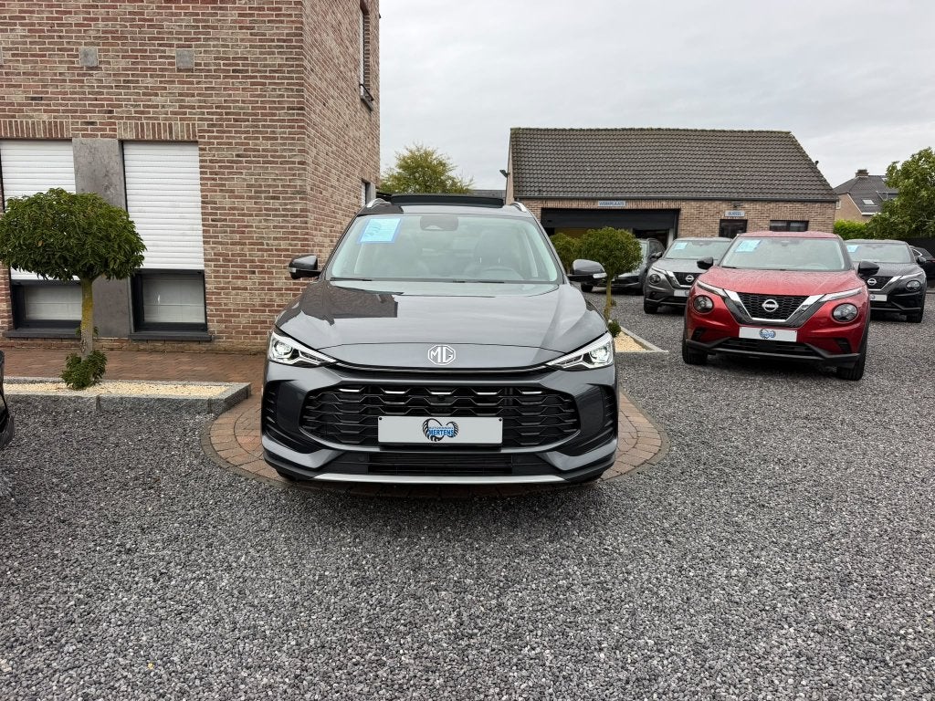 MG ZS Hybrid+ 1.5 Luxury 197PK PANO 7J/GAR NIEUW 0KM, Auto's, Automaat, 145 kW, 1498 cc, 4 cilinders