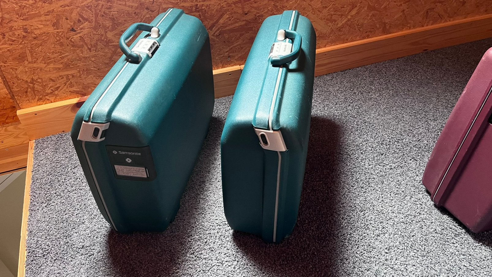 2 samsonite , 1 delsey koffer, Plastique dur, Moins de 35 cm, Enlèvement, 50 à 60 cm