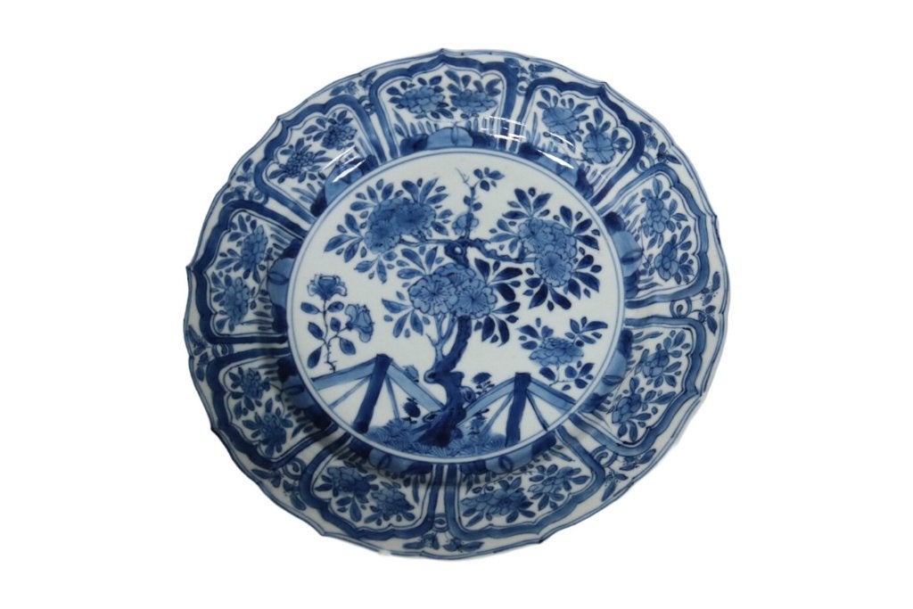 Chinese Kangxi gelobde schotel pioenboom en hek (I), Ophalen