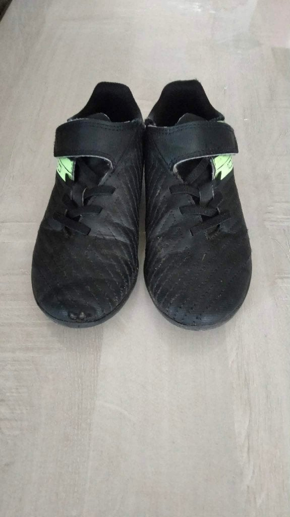 Chaussures de football Kipsta taille 31, Enfants & Bébés, Garçon, Enlèvement ou Envoi, Kipsta, Utilisé