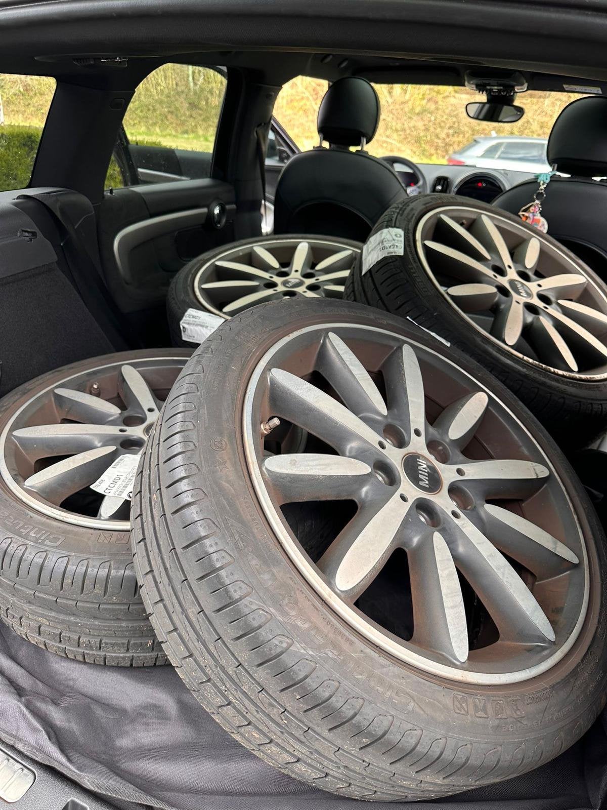 4 jantes avec pneus de 17 pouces, Enlèvement, Pneus hiver, Pneu(s)