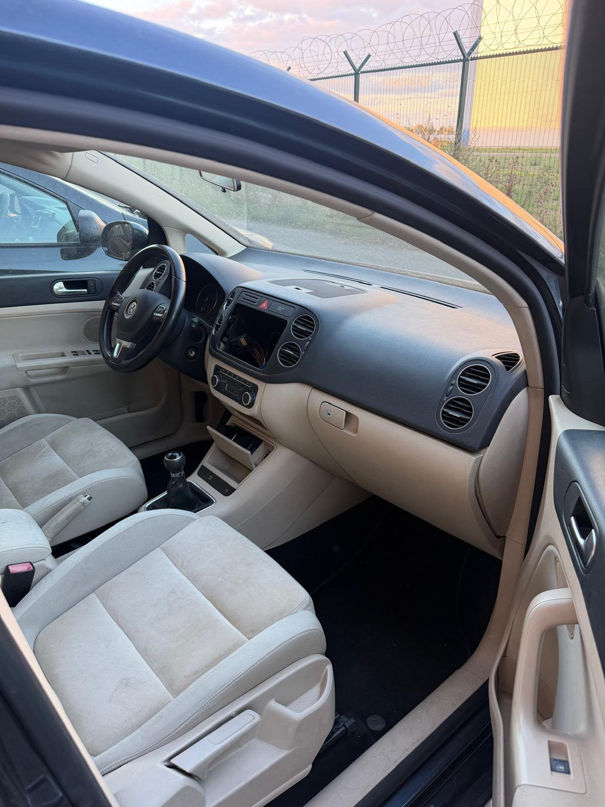 Golf 6 plus 2.0 tdi €5 de 2010 export export, Golf Plus, Beige, Boîte manuelle, 5 portes