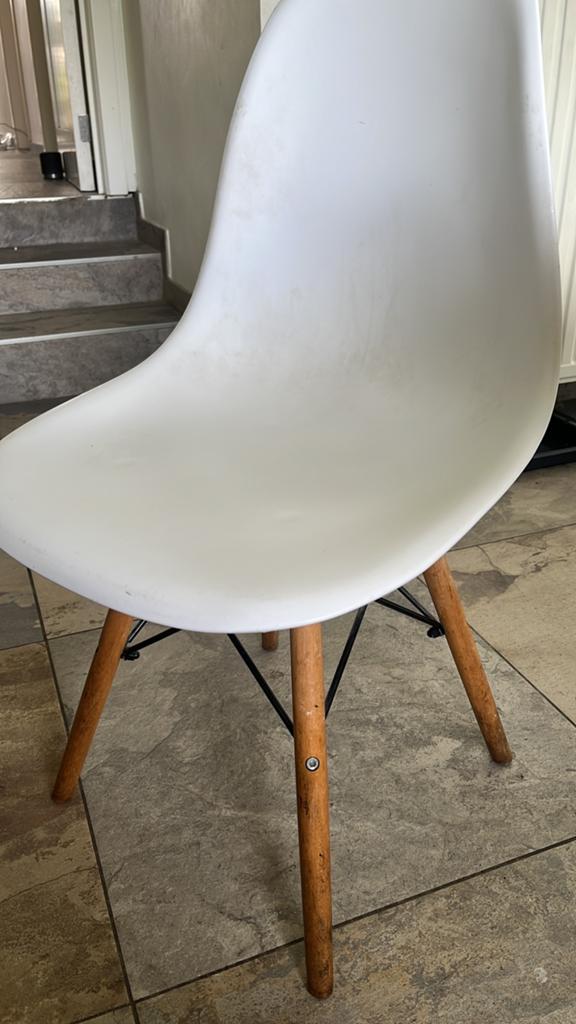 Chaise blanche, Enlèvement, Comme neuf