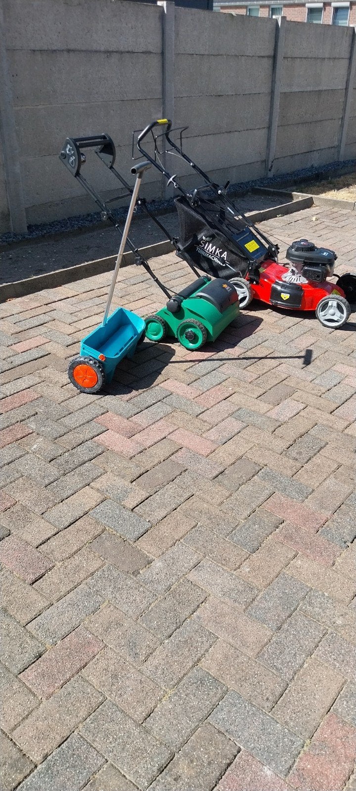 Zelftrekker Grasmachine, , ontluchter en korels strooier, Ophalen