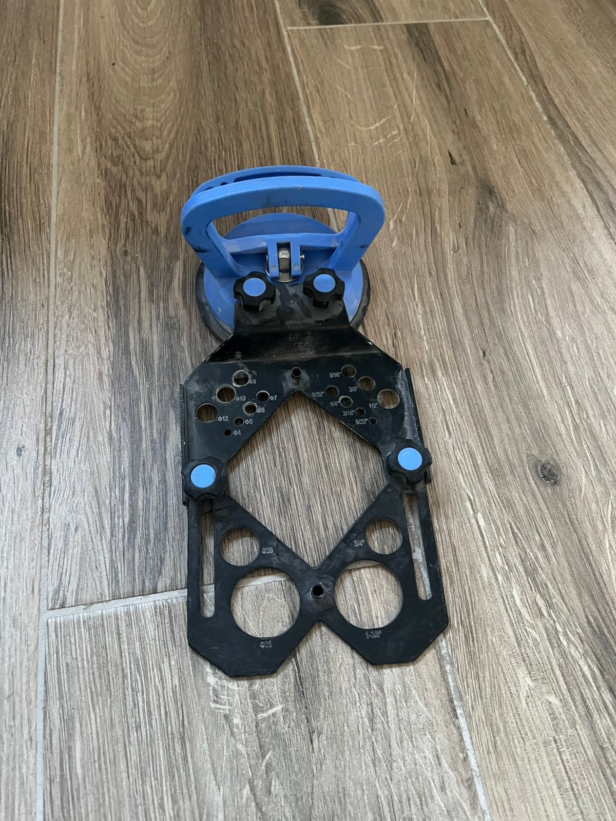 Ce guide de perçage universel pour carrelage, Enlèvement ou Envoi, Utilisé
