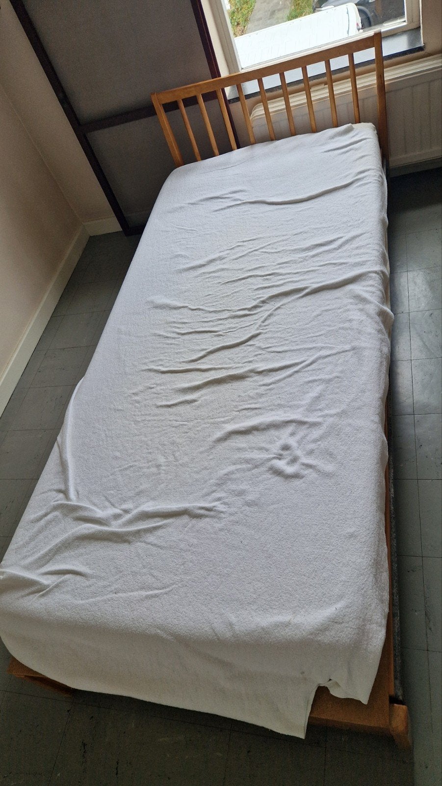 Lit une personne vintage en bois et métal (90x190) + matelas, Maison & Meubles, Chambre à coucher | Matelas & Sommiers, Enlèvement