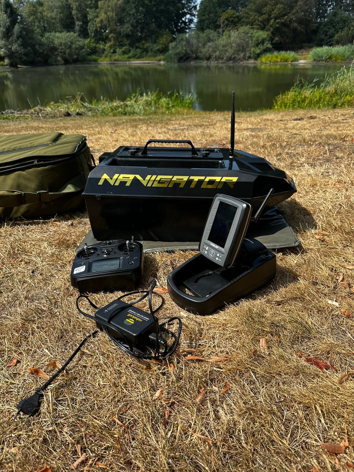 Navigator voerboot baitboot met toslon 500, Sports nautiques & Bateaux, Pêche à la ligne | Carpes, Enlèvement, Comme neuf