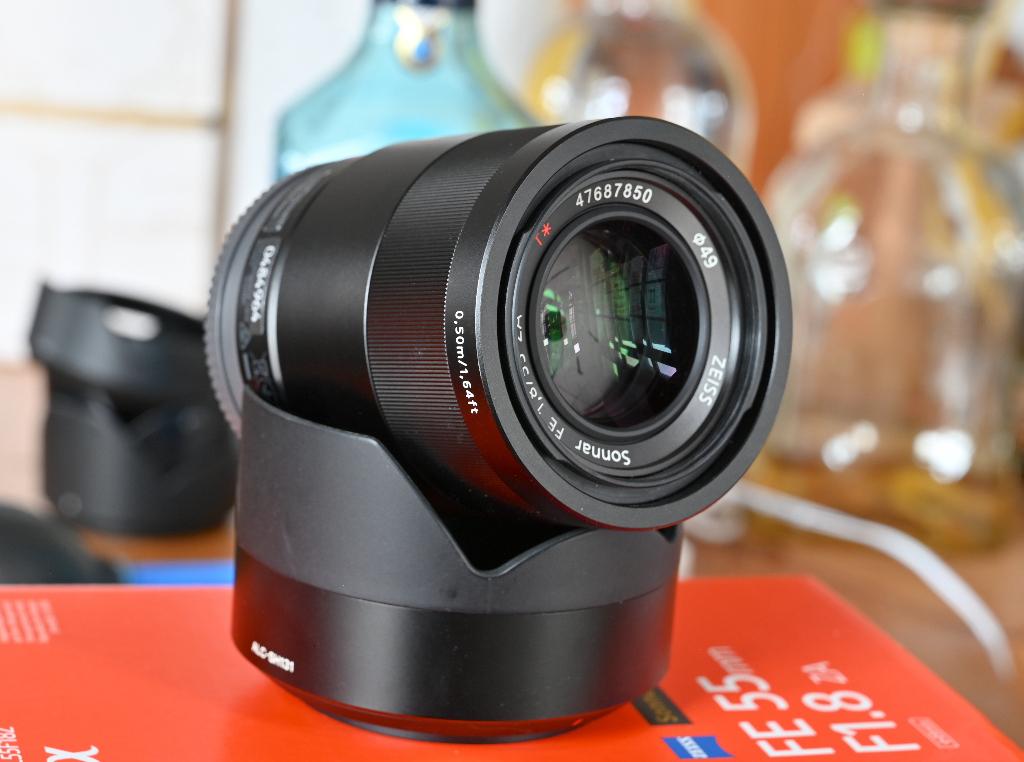 sony  55 mm zeiss 1,8, Enlèvement ou Envoi, Comme neuf, Lentille standard