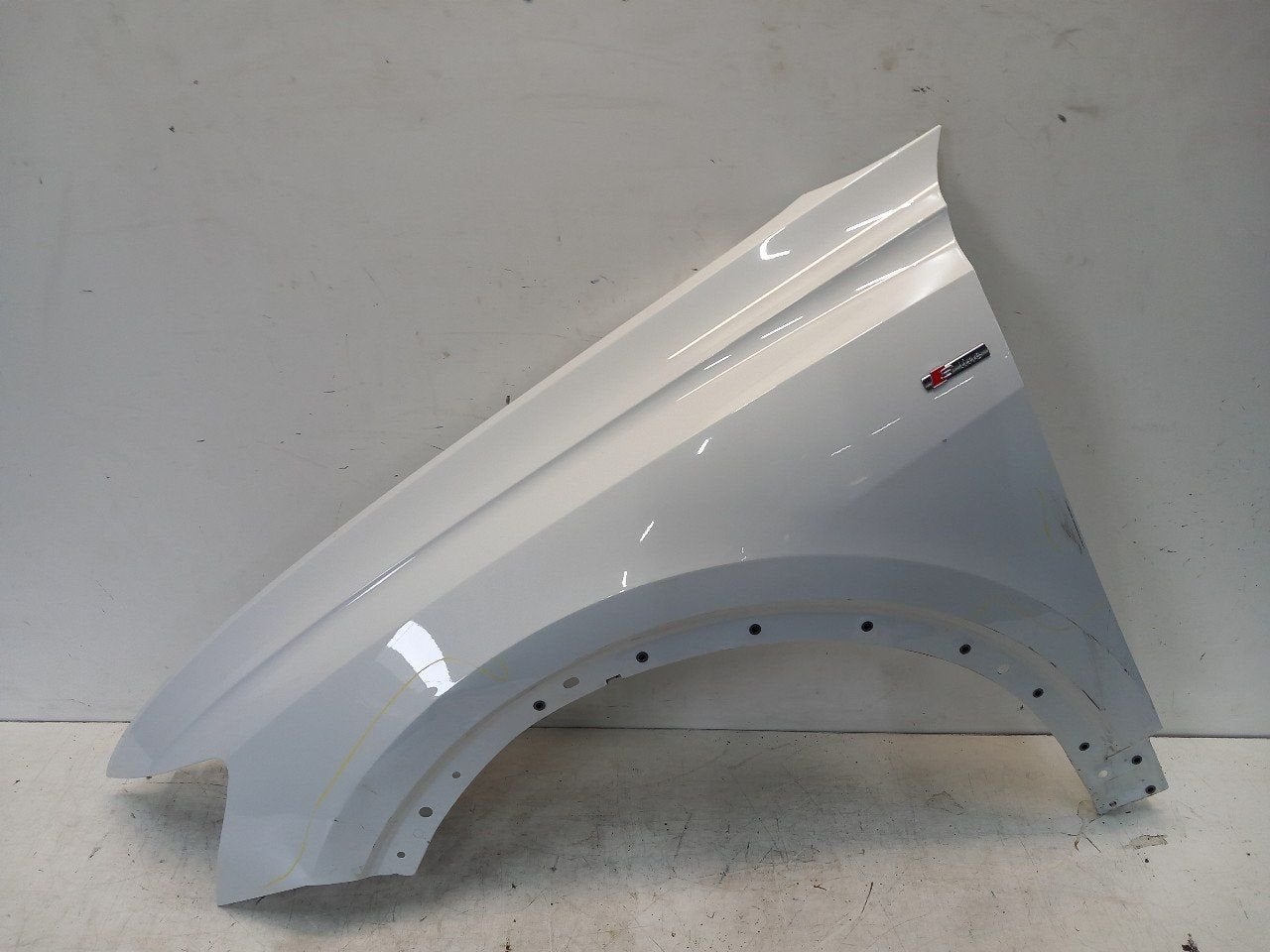 Spatbord links voor Audi Q8, Onderdelen@venauto.nl, Van der Ven Autorecycling B.V., Gebruikt, Ettenseweg 76, 4706 PB Roosendaal, The Netherlands