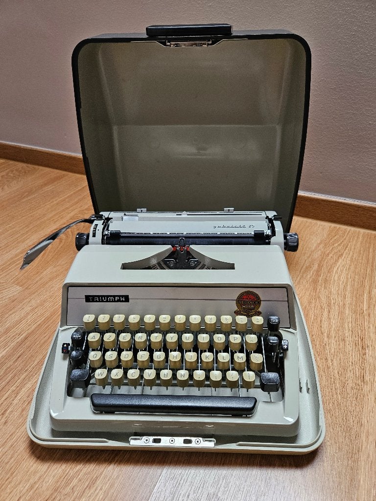 Vintage Typmachine Triumph Gabriele 25 (AZERTY), Diversen, Typemachines, Ophalen, Gebruikt
