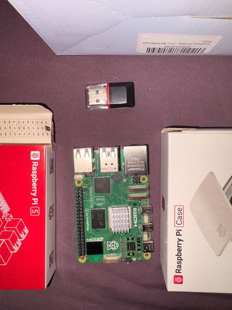 Raspberry Pi 5 8Go + Aeotec Z-Wave + Fibaro, Computers en Software, Ophalen, 2 tot 3 Ghz, 8 GB, 64-bit quad-core Cortex-A76 processor