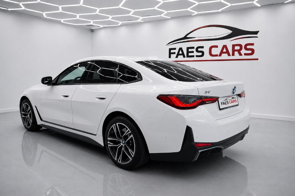 Bmw I4 Edrive 40 pracht staat btw aftrekbaar, Auto's, Dealer onderhouden, 0 cilinders, Wit, Leder
