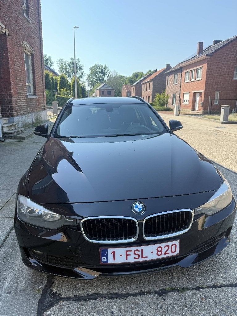 te koop Bmw  320 D F 31  motor schade!!!, Auto's, BMW, Euro 5, Achterwielaandrijving, 1995 cc, Zwart